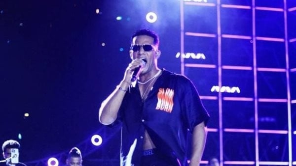 محمد رمضان يرفض استكمال حفله بالساحل ويخاطب جمهوره: اعذروني اللي راح واحد من رجالتنا (فيديو)