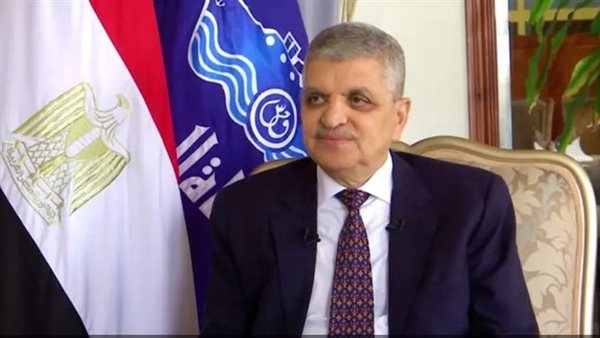 أسامة ربيع: قناة السويس عصية على المنافسة ومنصات أجنبية تتوقع تحسن الوضع الملاحي الفترة المقبلة