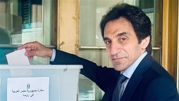 بسام راضي يفتتح عمل لجنة انتخابات مجلس الشيوخ بالسفارة المصرية في روما ويدلي بصوته (صور)