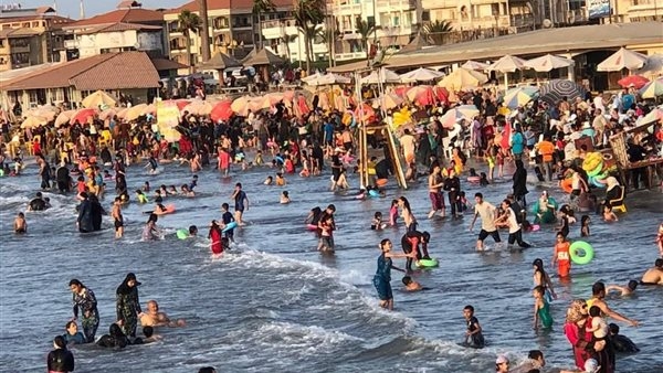 رأس البر تستقبل الزائرين في عطلة نهاية الأسبوع وسط أجواء صيفية مميزة