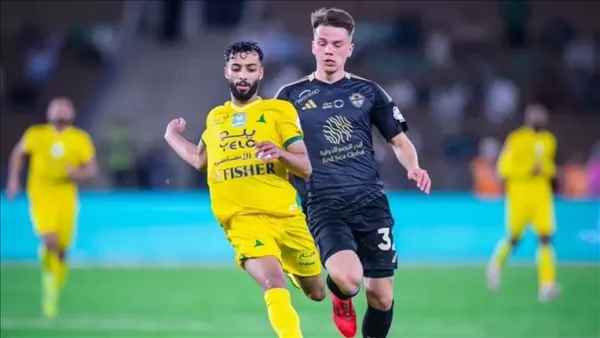 أهلي جدة يضم صالح أبو لشامات جناح الخليج
