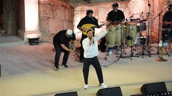 من قلبي بغني، محمد حماقي يلهب حماس جمهور جرش في الليلة قبل الأخيرة للمهرجان (فيديو)