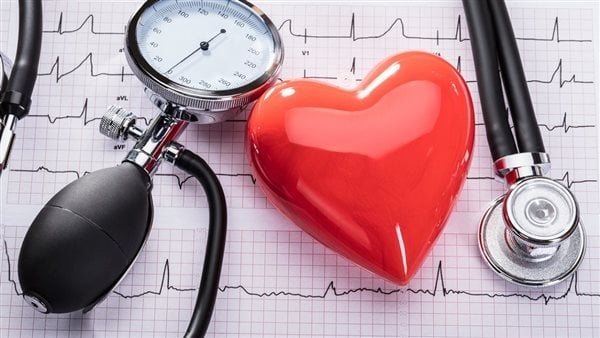 علاج الضغط العالي باستخدام مواد طبيعية وعادات صحية