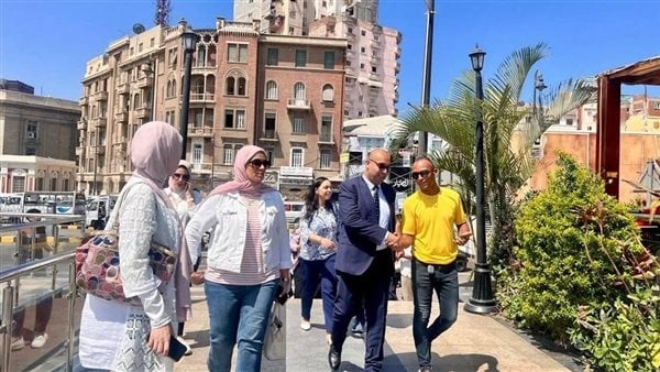 وكيل صحة الإسكندرية يتفقد القافلة الطبية لدعم صحة المرأة