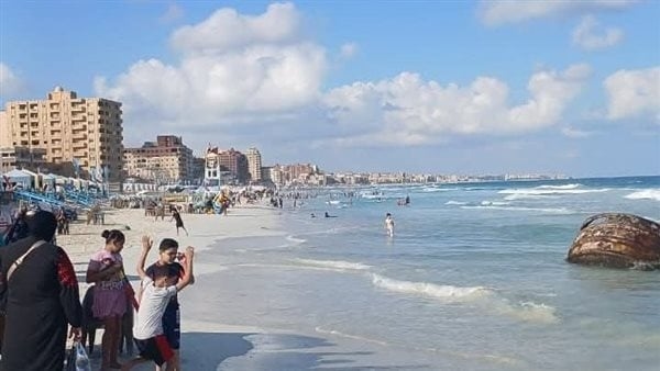 رفع الرايات الحمراء بالقطاع الغربي من شواطئ الإسكندرية