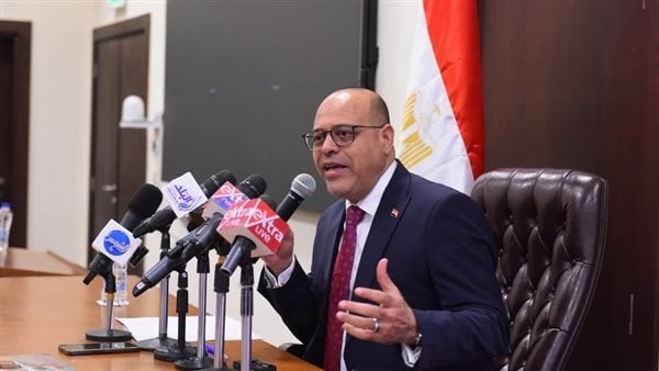 وزير العمل يعلن بدء الاختبارات للكوادر المرشحة للعمل بمصنع شيكولاتة وحلويات بالأردن (صور)