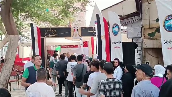 توافد المواطنين على لجان مدرسة الفرير بالظاهر وقصر النيل والسيدة زينب للأداء بأصواتهم فى انتخابات الشيوخ (صور)