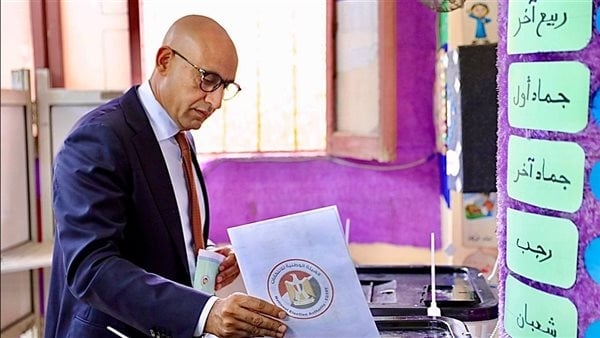 انتخابات مجلس الشيوخ 2025، وزير التعليم يصوت في لجنة مدرسة رشيد الابتدائية بمصر الجديدة (صور)