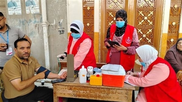 انتشار مكثف للفرق الطبية داخل لجان انتخابات مجلس الشيوخ بدمياط (صور)