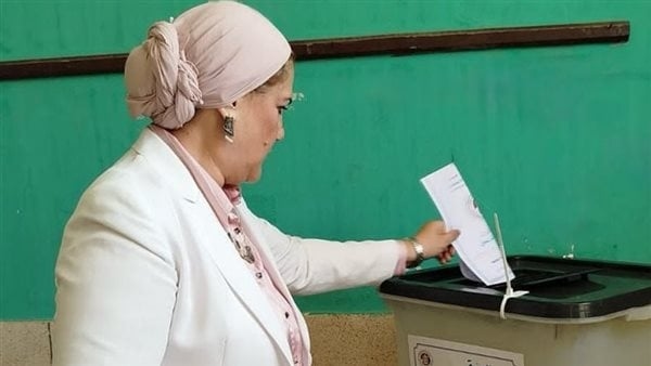 رئيس القومي للطفولة والأمومة تُدلي بصوتها في انتخابات مجلس الشيوخ
