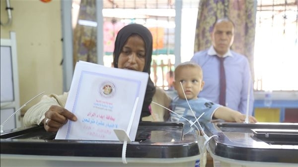 الموظفون والشباب يتصدرون مشهد الانتخابات في لجنة مدرسة القومية بمصر الجديدة (صور)