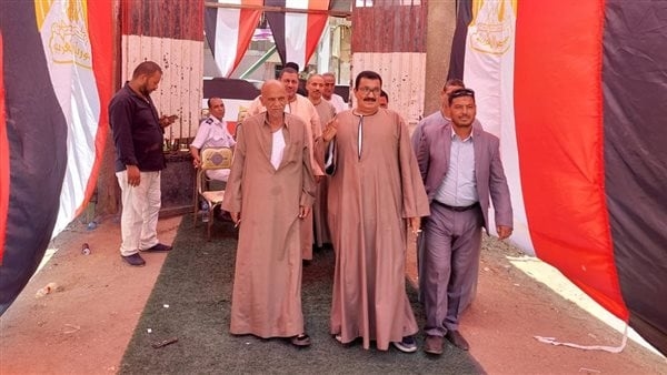 انتخابات مجلس الشيوخ، توافد أهالي قرية الإصلاح بالقليوبية على لجنة التصويت (فيديو وصور)