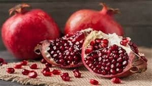 تفسير حلم أكل الرمان في المنام وعلاقته بقدوم مفاجآت سارة وغير متوقعة
