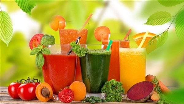 10 أصناف من السوائل والعصائر لترطيب الجسم في الصيف