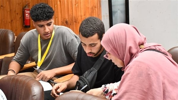 275 طالبًا يسجلون رغباتهم في اليوم الأول لتنسيق المرحلة الثانية بجامعة القناة (صور)