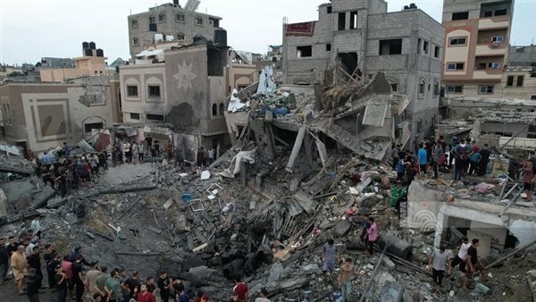مصابون في قصف إسرائيلي على مدرسة تؤوي نازحين بحي الدرج شرقي غزة