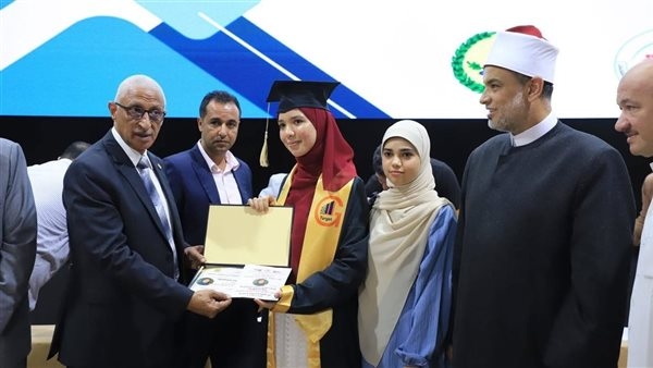 محافظ شمال سيناء يشهد احتفالية تكريم أوائل الثانوية العامة والأزهرية والدبلومات الفنية