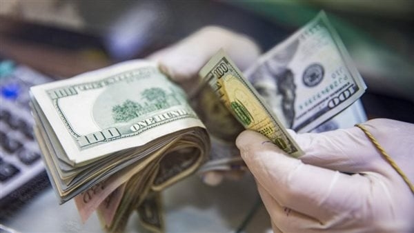 تراجع سعر صرف الدولار في البنوك المصرية (تحديث لحظي)