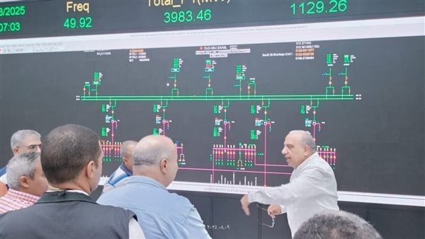 وزير الكهرباء يطمئن على استقرار الشبكة وتحسن جودة التغذية بالقاهرة والجيزة والقليوبية
