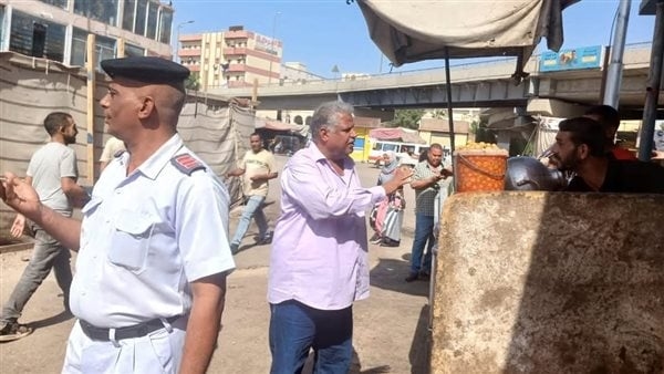 حملة لرفع الإشغالات بمحيط ميدان البنوك فى قنا