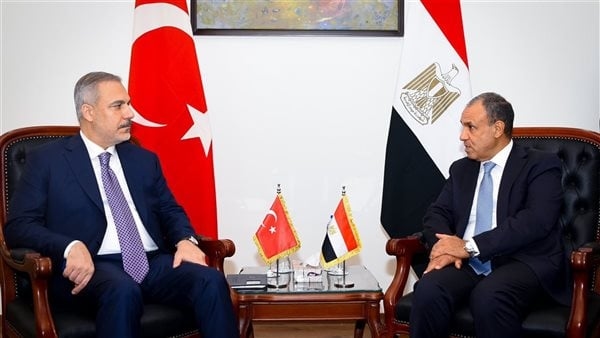 وزير الخارجية يعقد جلسة مباحثات مع نظيره التركي في العلمين