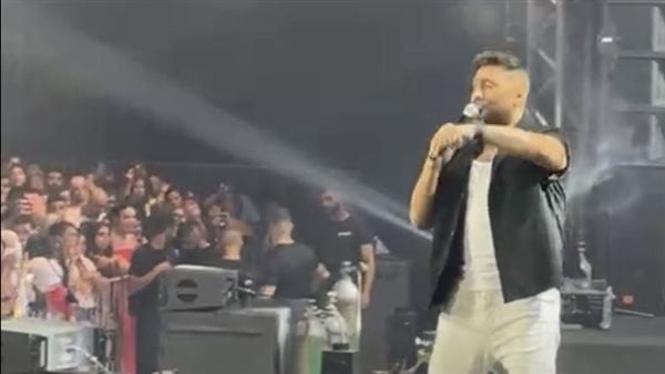 استقبال كبير لتامر حسني في حفله ببيروت ونجم الجيل يفاجئهم بأغنية come back to me (فيديو)