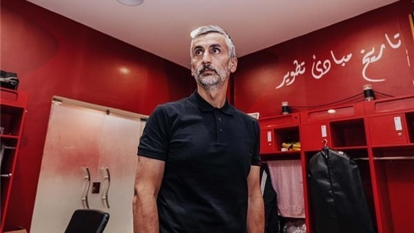 استعدادا لمواجهة فاركو، ريبيرو يحاضر لاعبي الأهلي بالفيديو