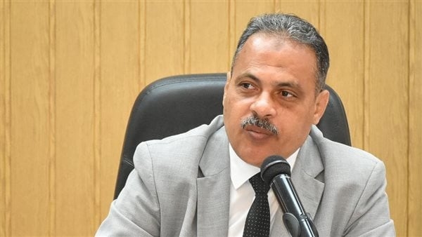 محافظ الشرقية يحيل المقصرين في عملهم بالمنشآت الخدمية بمشتول السوق للتحقيق