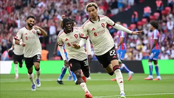 9 لاعبين يساهمون في هدف إيكيتيكي الرسمي الأول مع ليفربول