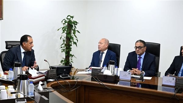 رئيس الوزراء يستعرض الفرص الاستثمارية ببعض الأراضي الفضاء على كورنيش النيل