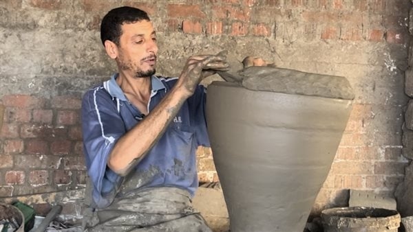 فخار إدفينا في محافظة البحيرة، تحف فنية من الطين ومهنة تقاوم الاندثار (فيديو وصور)