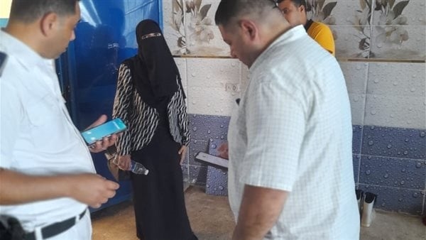 محافظ الإسماعيلية يتابع جهود إدارة البيئة في التفتيش على محال بيع الأسماك (صور)