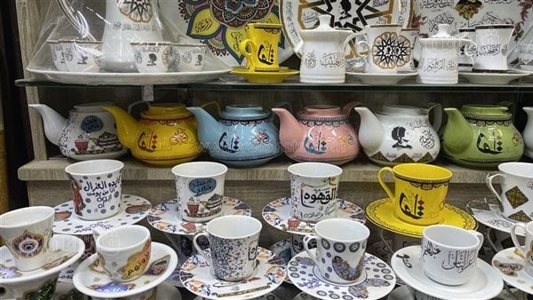 رحلة صناعة أطقم الشاي والقهوة من "الفرستق" إلى "خان الخليلي" (فيديو وصور)