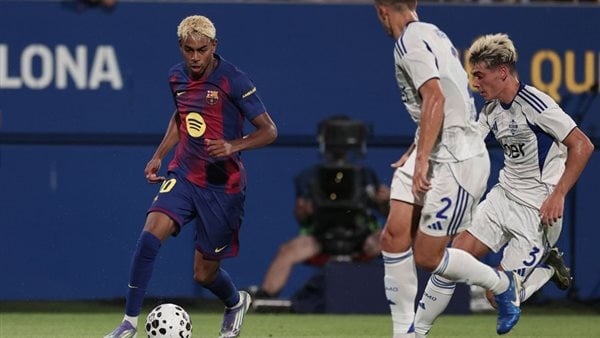 برشلونة يكتسح كومو بخماسية ويتوج بكأس خوان جامبر