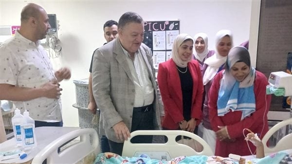 وكيل الطب الوقائي بالدقهلية يزور مستشفى تمى الأمديد لمتابعة حالة الطفل مالك