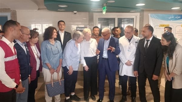 محافظ شمال سيناء يرافق وفد مجموعة الحكماء لزيارة المرضى الفلسطينيين بمستشفى العريش