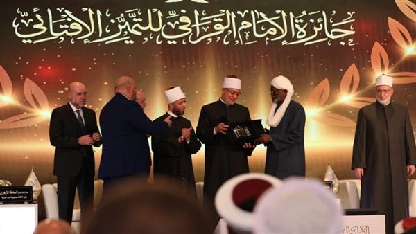 خلال تسلُّمه جائزة "القرافي"، مفتي تشاد: ما دام الأزهر والإفتاء قائمين فلا خوف على الدين