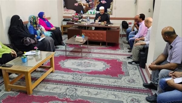 عقب تسلمه مهام منصبه، رئيس منطقة الإسماعيلية الأزهرية الجديد يجتمع بمديري المراحل (صور)