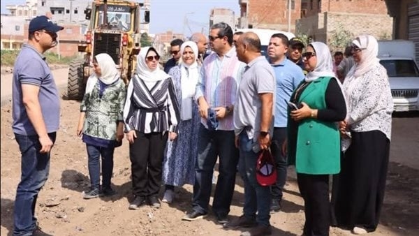 محافظ دمياط يتفقد مشروعات الرصف والتطوير بعدد من المراكز