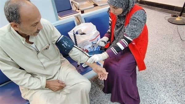 فرق 100 يوم صحة بالإسماعيلية تواصل تقديم خدماتها للأسبوع الخامس (صور)