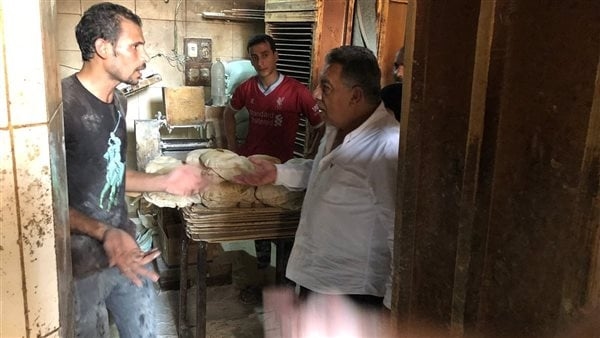 محافظ الدقهلية يتفقد مخابز المنصورة ويشدد على الالتزام بوزن الرغيف (صور)