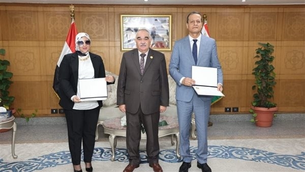 لتضحياتهما في انتخابات الشيوخ، قضايا الدولة تكرم اثنين من أعضائها