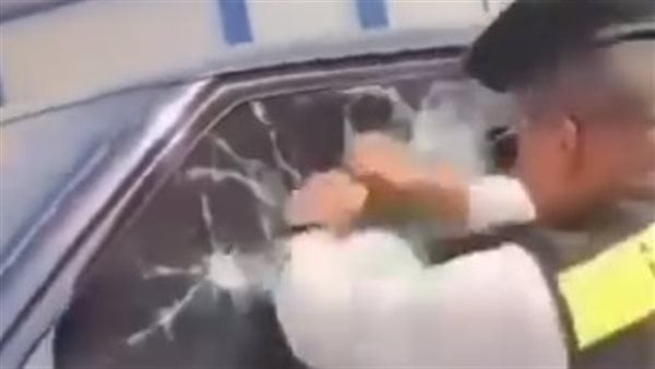 الضابط حطم زجاج السيارة بيده، تفاصيل "مطاردة هوليودية" لسائق متهور على كوبري أكتوبر (فيديو)