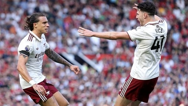 الدوري الإنجليزي، أرسنال يتقدم على مانشستر يونايتد بهدف في الشوط الأول