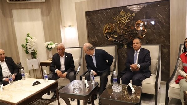 وصول وزير الخارجية ورئيس الوزراء الفلسطيني لعقد مؤتمر صحفي أمام معبر رفح