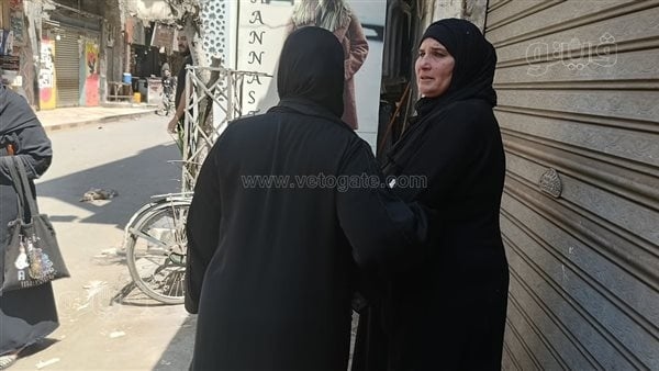 سيدة بموقع عقار الزقازيق المنهار: أختي وابنها وابنتها تحت الأنقاض (فيديو وصور)