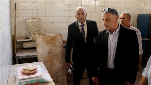 محافظ الإسماعيلية يوجه باتخاذ الإجراءات القانونية ضد أحد المخابز، اعرف التفاصيل (صور)