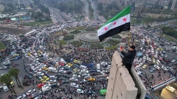 سيناتور أمريكي يفجر مفاجأة ويكشف مخطط الولايات المتحدة لتقسيم سوريا إلى 3 دول