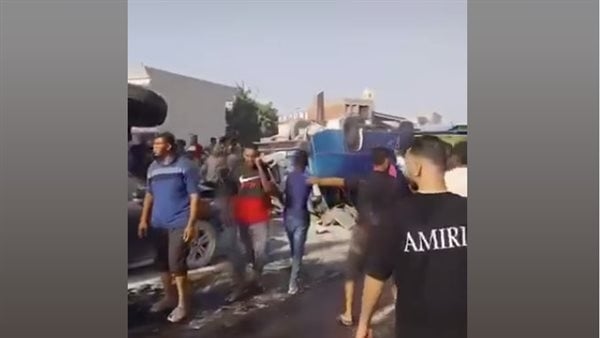 حادث مروع، لحظة اصطدام تريلا بسيارتين في شق الثعبان ومصرع وإصابة 10 أشخاص (فيديو)