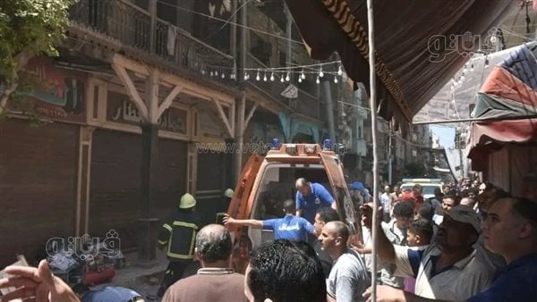 شهود عيان: محاصرون تحت الأنقاض في عقار الشرقية المنهار